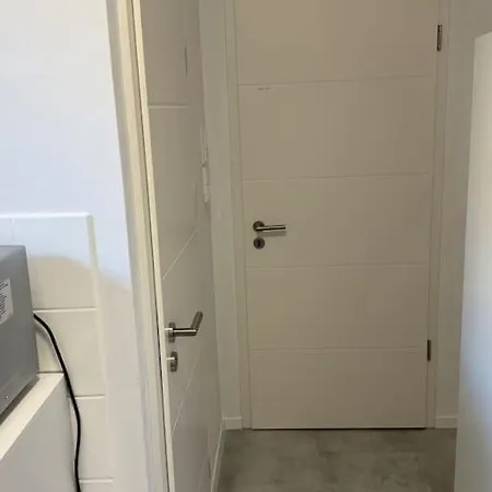 Διαμέρισμα Gemuetliche Kleine Mit Balkon *